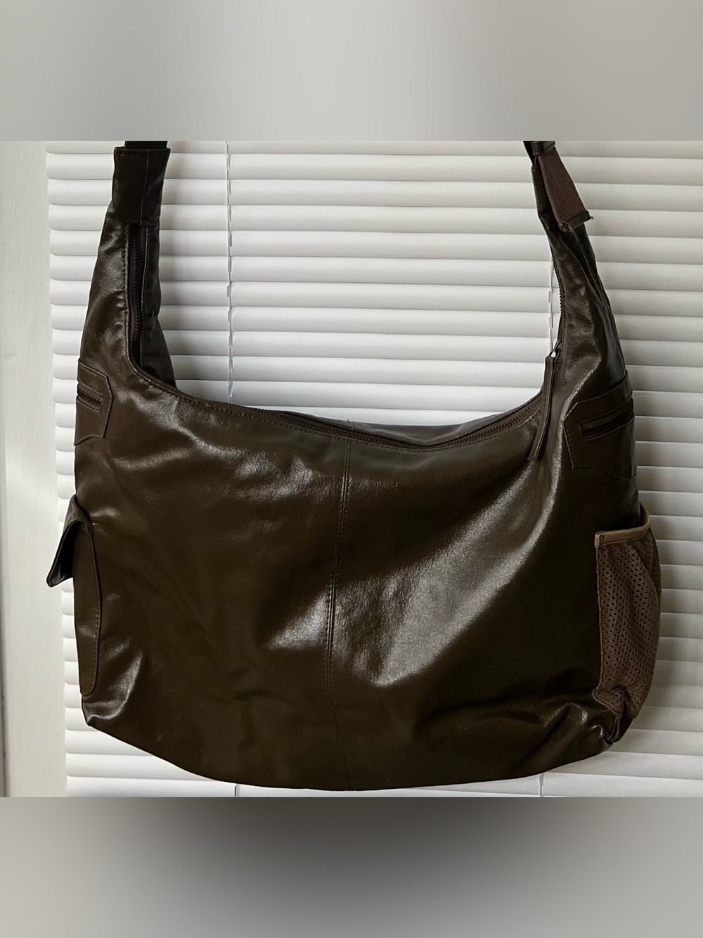 Sleek Olive Leather Shoulder Bag